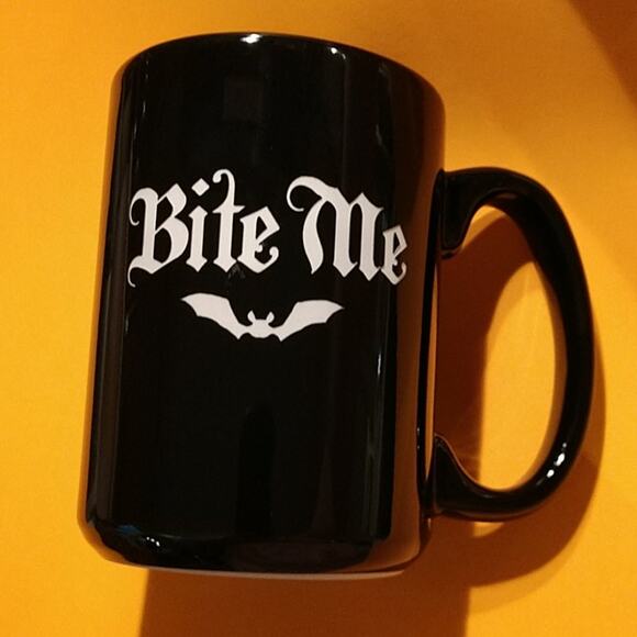 NWOT "Bite Me" Black 15 oz Mug with Flying Bat - Picture 3 of 5